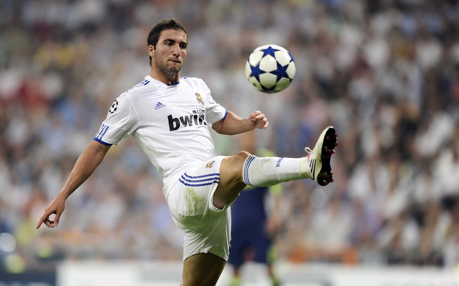 法甲“冠军之夜”汇聚最佳球星,法甲冠军奖牌