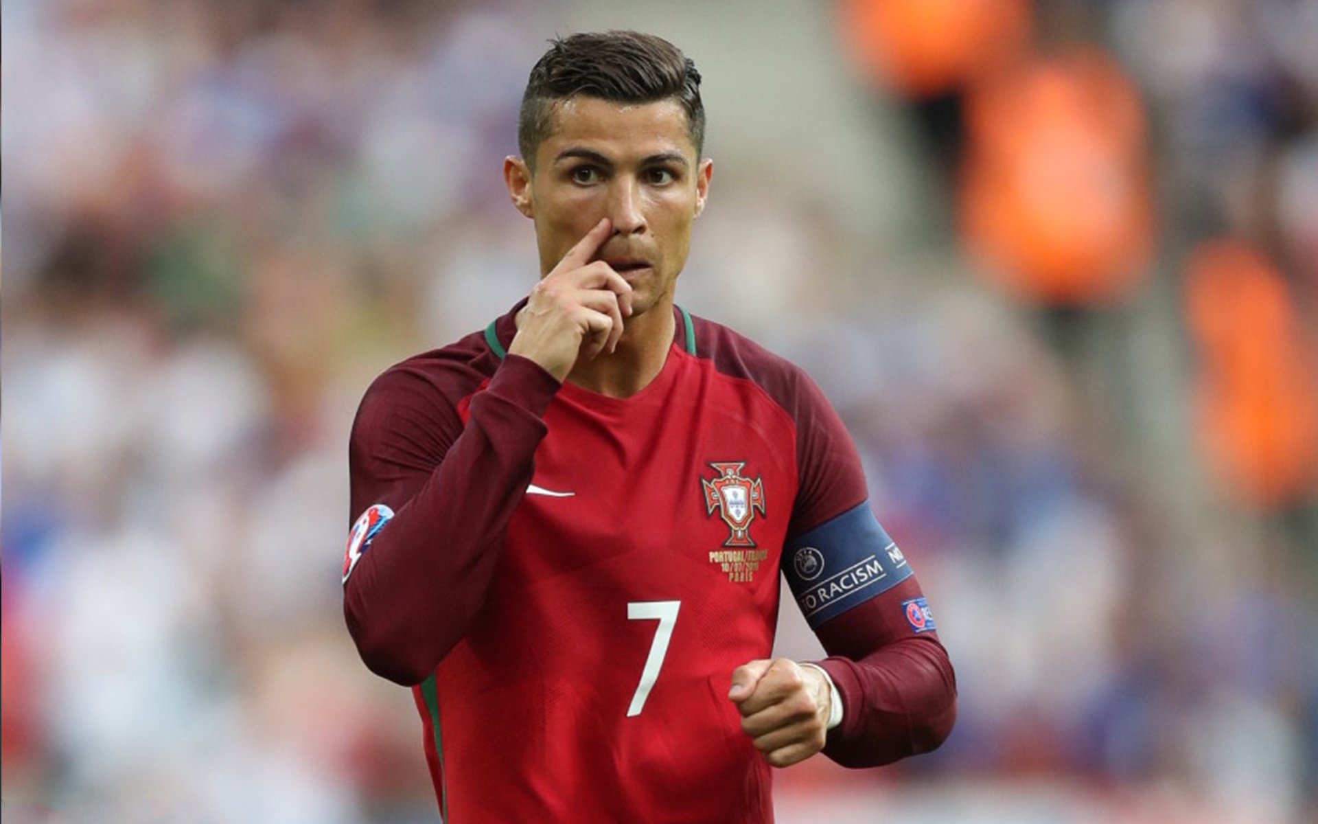 法甲豪门采取“拉边+高压”战术,打乱对方节奏