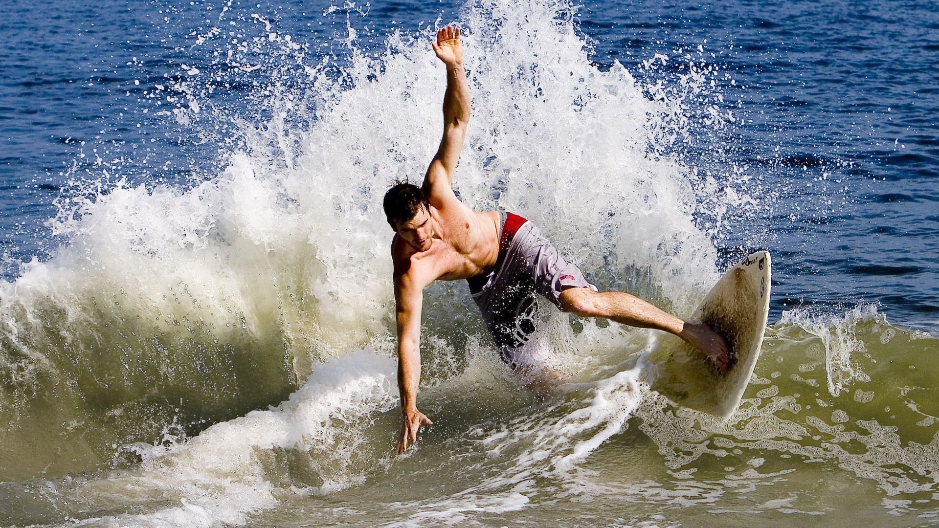 九游下载官方正版-生活中的运动——街头悠闲慢跑开跑啦!